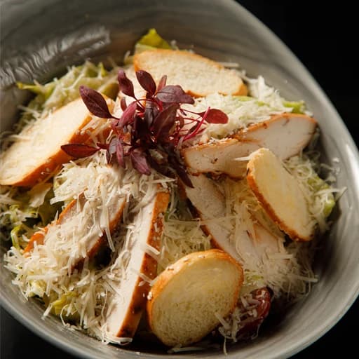 Салат цезарь с курицей
